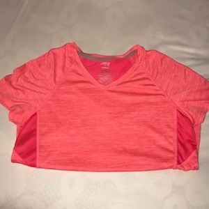 Short sleeve semi-fitted T-shirt